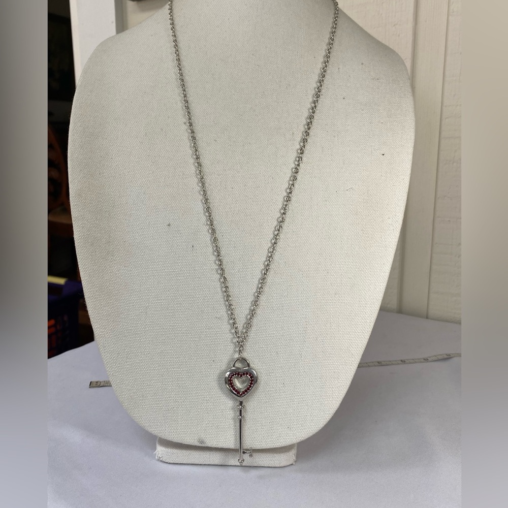 Long skeleton key silvertone red rhinestone necklace - Picture 3 of 6